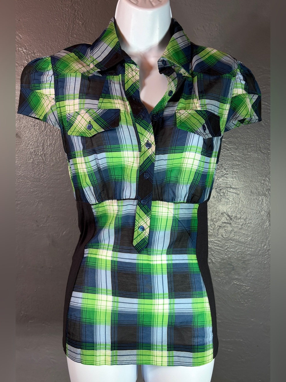 BCBGMAXAZRIA green plaid short-sleeve collared blouse size M